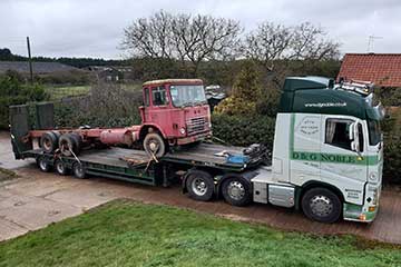 Artic vehicle with extended trailer