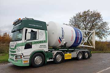 Tanker filling silo